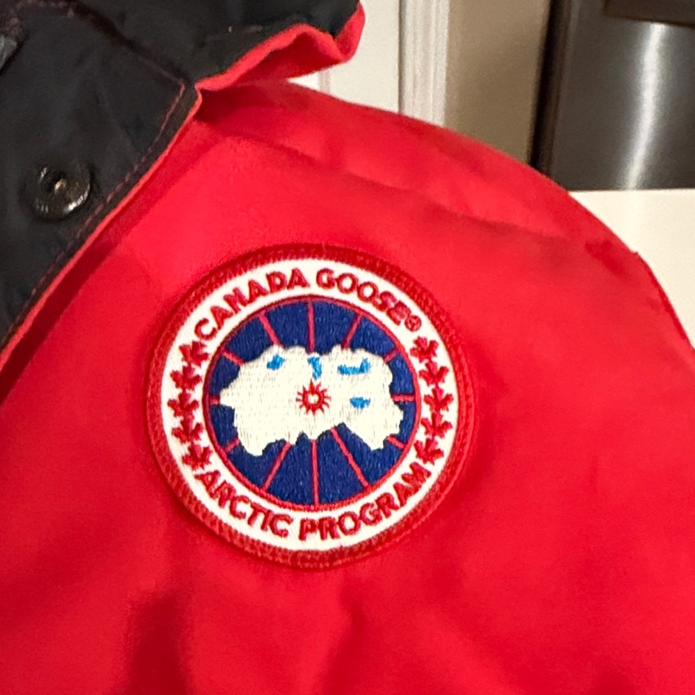 Canada Goose Men's Vibrant Red Puffer Vest - Picture 2 of 6